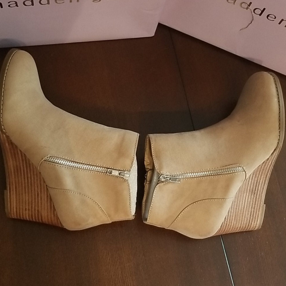 Madden Girl Gatess tan wedge booties - Picture 5 of 8